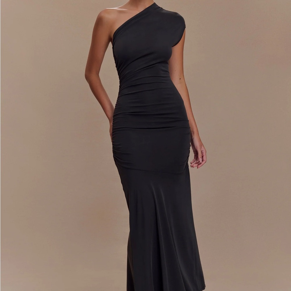 Meshki Sleek Black One-Shoulder Dress